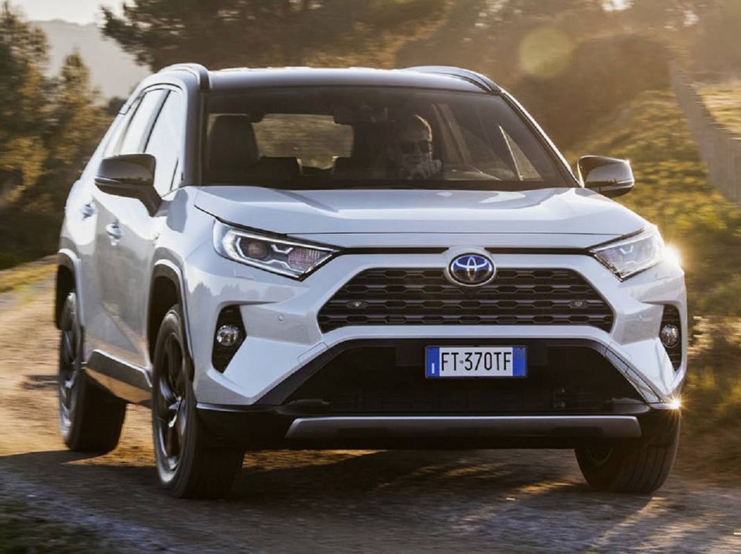 5 yılda değerini en çok kaybeden ve koruyan otomobiller 7